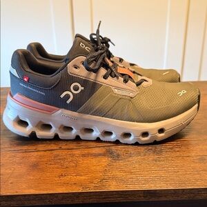 Women’s On Cloudrunner 2 waterproof 
Olive/Mahogany